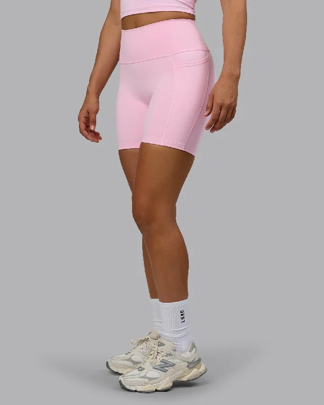 Fusion Mid Short Tight With Pockets - Pale Pink garde
