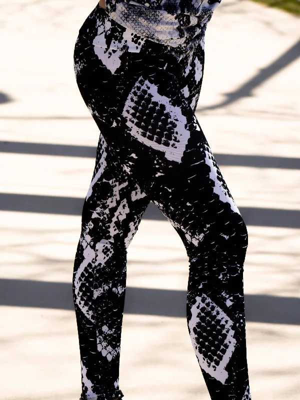 Snake Skin (Black) Leggings Relaxed Women's Beachy